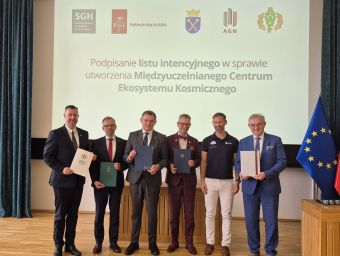 Rektorzy wraz z Sławoszem Uznańskim-Wiśniewskim